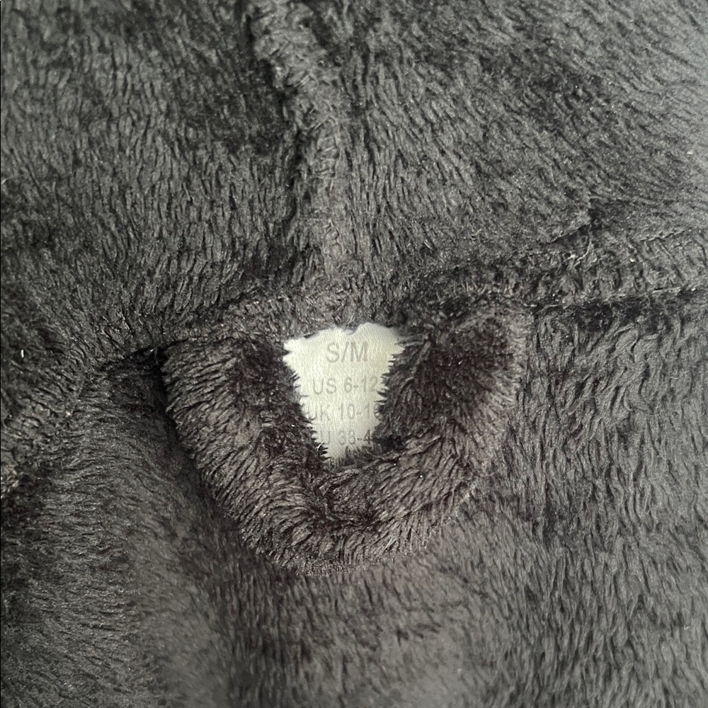 BLACK ROBE - Picture 3 of 3